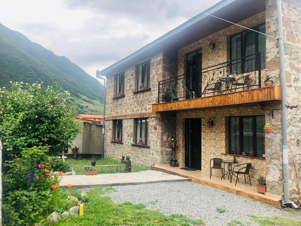 Ia'S Guest House Kazbegi Dış mekan fotoğraf