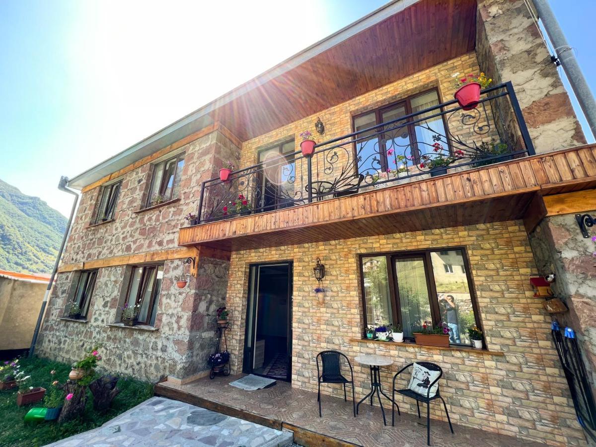 Ia'S Guest House Kazbegi Dış mekan fotoğraf