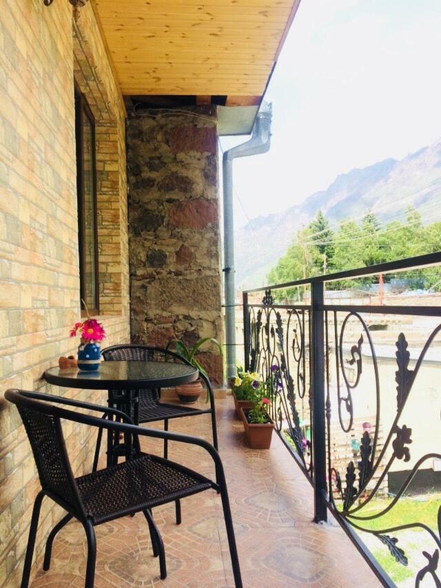 Ia'S Guest House Kazbegi Dış mekan fotoğraf